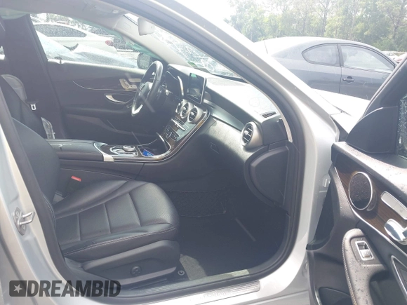 2018 Mercedes-Benz C 300 с VIN WDDWF4KBXJR318385, выставлен на аукционе IAAI как лот 42342160 с пробегом 46 800 миль миль и . История ставок и продаж доступна на DreamBid. Изображение 5.
