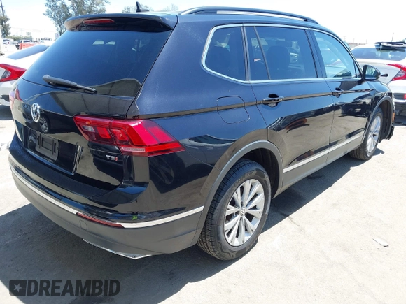 2018 Volkswagen Tiguan SEL z VIN 3VV3B7AX3JM210300, wystawiony jako IAAI lot #42189355 z przebiegiem 83 802 mil mil oraz . Historia ofert i sprzedaży dostępna na DreamBid. Obrazek 4.