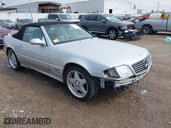 2000 Mercedes-Benz SL with VIN WDBFA68F0YF188738, listed as a IAAI auction lot 41652926 with 61,075 mi miles. Bid and sale history available at carsss.com. Image 1.