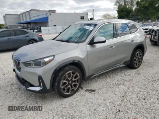 2024 BMW X1 xDrive28i z VIN WBX73EF05R5Z49203, wystawiony jako Copart lot #52685125 z przebiegiem Nie podano mil oraz Nie do naprawy • Non repairable. Historia ofert i sprzedaży dostępna na DreamBid. Obrazek 1.
