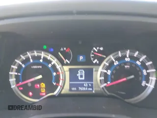 2018 Toyota 4Runner SR5 z VIN JTEBU5JR0J5534168, wystawiony jako IAAI lot #41388835 z przebiegiem 76 064 mil mil oraz . Historia ofert i sprzedaży dostępna na DreamBid. Obrazek 7.