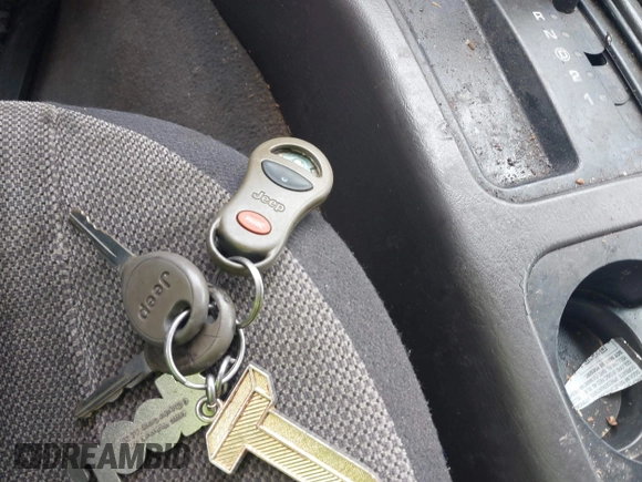 2001 Jeep Grand Cherokee Laredo с VIN 1J4GX48S11C541012, выставлен на аукционе IAAI как лот 42290532 с пробегом 175 780 миль миль и . История ставок и продаж доступна на DreamBid. Изображение 11.