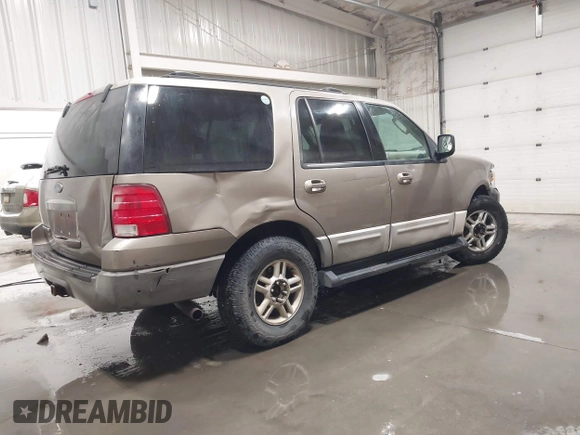 2003 Ford Expedition Special Service with VIN 1FMPU15L43LC37911, listed as a IAAI auction lot 41220050 with 221,976 mi miles. Bid and sale history available at carsss.com. Image 4.