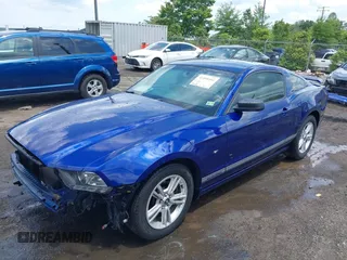2013 Ford Mustang V6 с VIN 1ZVBP8AM4D5227735, выставлен на аукционе IAAI как лот 42395404 с пробегом 133 488 миль миль и . История ставок и продаж доступна на DreamBid. Изображение 2.