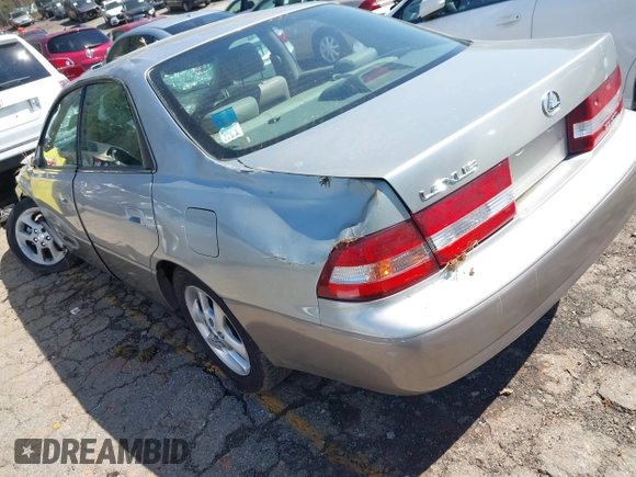 2001 Lexus ES with VIN JT8BF28G615110087, listed as a IAAI auction lot 41853786 with 152,048 mi miles. Bid and sale history available at carsss.com. Image 3.