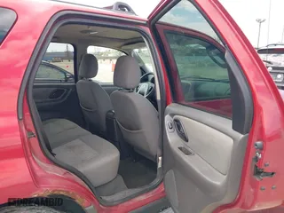 2006 Ford Escape XLT with VIN 1FMYU931X6KA24055, listed as a IAAI auction lot 42098827 with 175,261 mi miles. Bid and sale history available at carsss.com. Image 8.