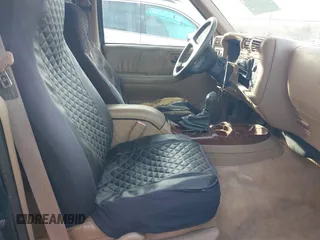 1997 Oldsmobile Bravada z VIN 1GHDT13W9V2705528, wystawiony jako IAAI lot #41583837 z przebiegiem 284 281 mil mil oraz . Historia ofert i sprzedaży dostępna na DreamBid. Obrazek 5.