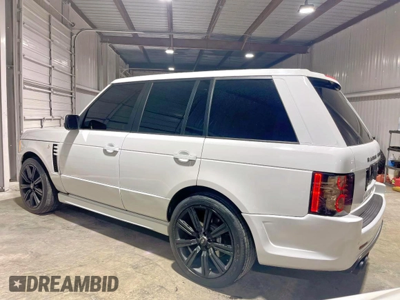 2011 Land Rover Range Rover SC z VIN SALMF1E46BA357805, wystawiony jako Copart lot #59821445 z przebiegiem 120 381 mil mil oraz Czysty tytuł • Clean title. Historia ofert i sprzedaży dostępna na DreamBid. Obrazek 3.