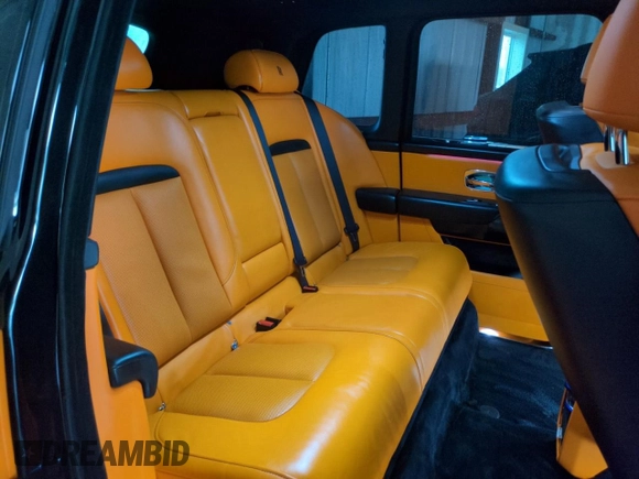 2023 Rolls-Royce Cullinan z VIN SLATV4C02PU220042, wystawiony jako Copart lot #73976404 z przebiegiem Nie podano mil oraz Nie do naprawy. Historia ofert i sprzedaży dostępna na DreamBid. Obrazek 11.