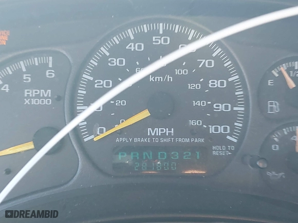 2000 Chevrolet Silverado 1500 LS with VIN 2GCEC19T0Y1209822, listed as a IAAI auction lot 41670155 with 281,800 mi miles. Bid and sale history available at carsss.com. Image 7.