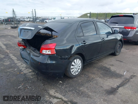 2009 Toyota Yaris z VIN JTDBT903791317263, wystawiony jako IAAI lot #41592270 z przebiegiem 121 283 mil mil oraz . Historia ofert i sprzedaży dostępna na DreamBid. Obrazek 4.