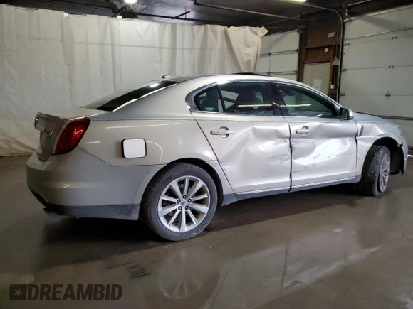 2009 Lincoln MKS z VIN 1LNHM94R39G629594, wystawiony jako Copart lot #56986125 z przebiegiem Nie podano mil oraz Szkoda całkowita • Salvage title. Historia ofert i sprzedaży dostępna na DreamBid. Obrazek 3.