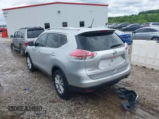 2015 Nissan Rogue SV z VIN KNMAT2MV9FP540198, wystawiony jako IAAI lot #42169106 z przebiegiem 153 444 mil mil oraz . Historia ofert i sprzedaży dostępna na DreamBid. Obrazek 3.