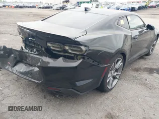 2020 Chevrolet Camaro 1LT z VIN 1G1FB1RX8L0115081, wystawiony jako IAAI lot #42081920 z przebiegiem 38 793 mil mil oraz . Historia ofert i sprzedaży dostępna na DreamBid. Obrazek 4.