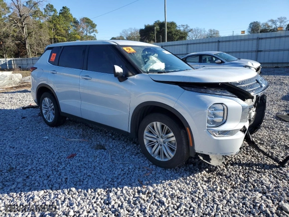 2022 Mitsubishi Outlander ES with VIN JA4J3TA84NZ086542, listed as a Copart auction lot 41541985 with 28,223 mi miles and Salvage Title. Bid and sale history available at carsss.com. Image 4.