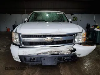 2008 Chevrolet Silverado 1500 LTZ with VIN 1GCEK19J98E195693, listed as a Copart auction lot 46072095 with 239,888 mi miles and Salvage Title. Bid and sale history available at DreamBid. Image 5.