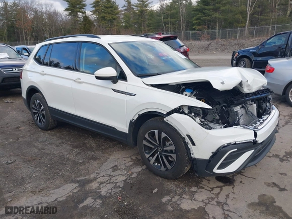 2024 Volkswagen Tiguan S with VIN 3VVRB7AXXRM146228, listed as a IAAI auction lot 40992502 with 2,392 mi miles. Bid and sale history available at carsss.com. Image 1.