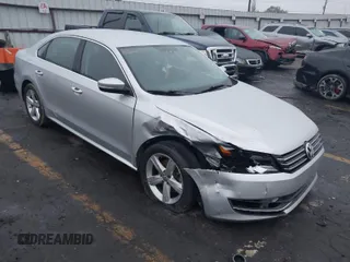 2015 Volkswagen Passat 1.8T Wolfsburg Ed with VIN 1VWAT7A39FC092243, listed as a IAAI auction lot 40864559 with 178,368 mi miles. Bid and sale history available at carsss.com. Image 1.