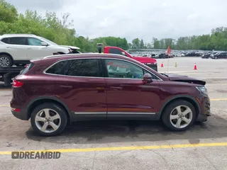 2018 Lincoln MKC Premiere z VIN 5LMCJ1C98JUL30207, wystawiony jako IAAI lot #42275853 z przebiegiem 51 206 mil mil oraz . Historia ofert i sprzedaży dostępna na DreamBid. Obrazek 14.