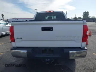 2017 Toyota Tundra SR z VIN 5TFUY5F12HX677173, wystawiony jako IAAI lot #41593761 z przebiegiem 186 206 mil mil oraz . Historia ofert i sprzedaży dostępna na DreamBid. Obrazek 16.