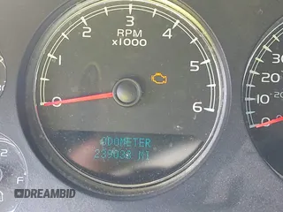 2008 GMC Sierra Denali z VIN 2GTEK638881272803, wystawiony jako IAAI lot #42269401 z przebiegiem 239 033 mil mil oraz . Historia ofert i sprzedaży dostępna na DreamBid. Obrazek 15.