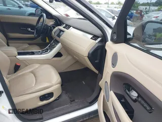 2016 Land Rover Range Rover Evoque SE z VIN SALVP2BG2GH085063, wystawiony jako IAAI lot #42337615 z przebiegiem 99 391 mil mil oraz . Historia ofert i sprzedaży dostępna na DreamBid. Obrazek 5.