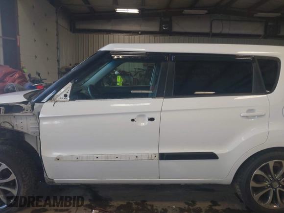 2011 Kia Soul + with VIN KNDJT2A24B7716580, listed as a IAAI auction lot 41974058 with 139,940 mi miles. Bid and sale history available at carsss.com. Image 15.