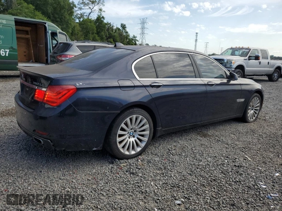 2011 BMW 7 Series 750Li z VIN WBAKB8C58BCY64737, wystawiony jako Copart lot #55503755 z przebiegiem 97 687 mil mil oraz Czysty tytuł • Clean title. Historia ofert i sprzedaży dostępna na DreamBid. Obrazek 3.