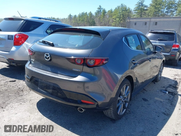 2021 Mazda 3 Select z VIN JM1BPAKL0M1321246, wystawiony jako IAAI lot #42031709 z przebiegiem 87 700 mil mil oraz . Historia ofert i sprzedaży dostępna na DreamBid. Obrazek 4.