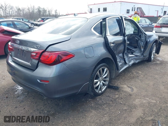 2016 Infiniti Q70 with VIN JN1BY1AR0GM270212, listed as a IAAI auction lot 41889159 with 108,760 mi miles. Bid and sale history available at carsss.com. Image 4.