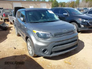2019 Kia Soul z VIN KNDJN2A25K7024371, wystawiony jako IAAI lot #41696682 z przebiegiem 74 430 mil mil oraz . Historia ofert i sprzedaży dostępna na DreamBid. Obrazek 1.
