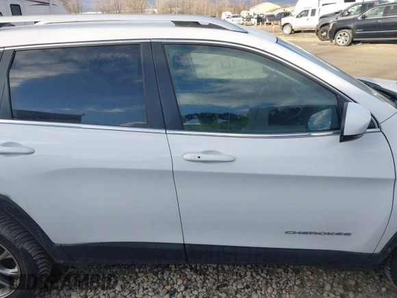 2019 Jeep Cherokee Altitude with VIN 1C4PJLLX0KD383858, listed as a IAAI auction lot 41414144 with 78,013 mi miles. Bid and sale history available at carsss.com. Image 13.