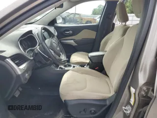 2017 Jeep Cherokee Latitude с VIN 1C4PJLCB5HW593440, выставлен на аукционе Copart как лот 57594885 с пробегом 143 874 миль миль и Списание • Salvage title. История ставок и продаж доступна на DreamBid. Изображение 7.