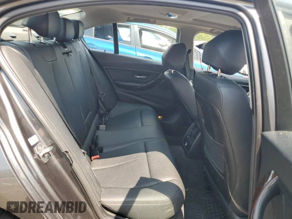 2015 BMW 3 Series 328i xDrive z VIN WBA3B5C55FF961904, wystawiony jako Copart lot #64082185 z przebiegiem 138 006 mil mil oraz Czysty tytuł • Clean title. Historia ofert i sprzedaży dostępna na DreamBid. Obrazek 10.