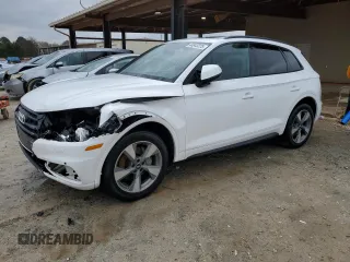 2020 Audi Q5 Premium with VIN WA1ANAFY1L2105979, listed as a Copart auction lot 44943225 with 24,324 mi miles and Salvage Title. Bid and sale history available at carsss.com. Image 1.