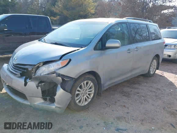 2013 Toyota Sienna XLE AAS with VIN 5TDYK3DC1DS391293, listed as a IAAI auction lot 41694041 with 181,913 mi miles. Bid and sale history available at carsss.com. Image 17.