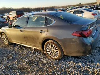 2015 Infiniti Q70 z VIN JN1BY1PR2FM830124, wystawiony jako Copart lot #42536205 z przebiegiem 138 498 mil mil oraz Szkoda całkowita • Salvage title. Historia ofert i sprzedaży dostępna na DreamBid. Obrazek 2.