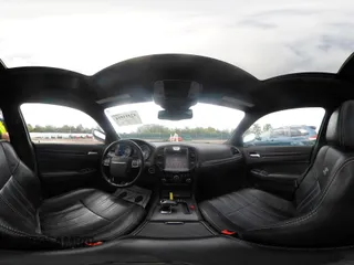 2014 Chrysler 300 S z VIN 2C3CCAGG1EH161994, wystawiony jako IAAI lot #42311014 z przebiegiem 168 002 mil mil oraz . Historia ofert i sprzedaży dostępna na DreamBid. Obrazek 19.