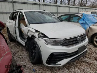 2022 Volkswagen Tiguan SE R-Line Black with VIN 3VVCB7AX7NM058155, listed as a Copart auction lot 49358225 with 28,093 mi miles and Salvage Title. Bid and sale history available at DreamBid. Image 4.