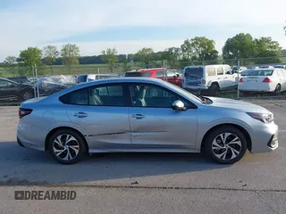 2025 Subaru Legacy Premium z VIN 4S3BWAD65S3018054, wystawiony jako IAAI lot #42728296 z przebiegiem 6 488 mil mil oraz . Historia ofert i sprzedaży dostępna na DreamBid. Obrazek 13.