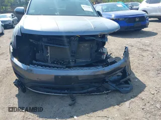 2019 Volkswagen Atlas SEL Premium с VIN 1V2NR2CA5KC605594, выставлен на аукционе IAAI как лот 42335436 с пробегом 73 122 миль миль и . История ставок и продаж доступна на DreamBid. Изображение 6.