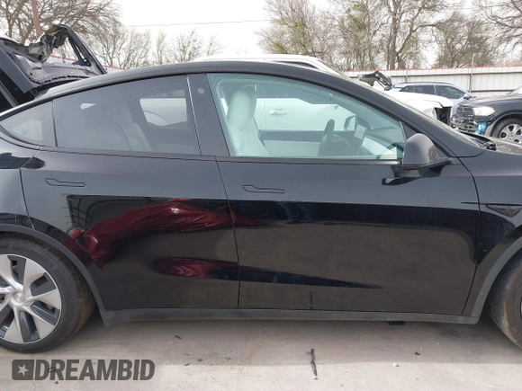 2022 Tesla Model Y Long Range z VIN 7SAYGAEE5NF428327, wystawiony jako IAAI lot #41698750 z przebiegiem 26 846 mil mil oraz . Historia ofert i sprzedaży dostępna na DreamBid. Obrazek 13.