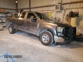 2018 Ford F-250 XL with VIN 1FT7X2A67JEB39698, listed as a Copart auction lot 44161425 with 245,655 mi miles and Salvage title. Bid and sale history available at DreamBid. Image 4.