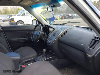 2010 Kia Soul + with VIN KNDJT2A22A7701882, listed as a IAAI auction lot 42064314 with 174,010 mi miles. Bid and sale history available at carsss.com. Image 5.
