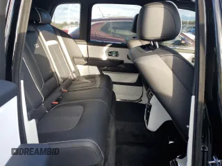 2024 Rolls-Royce Cullinan Black Badge z VIN SLATV8C02RU225252, wystawiony jako Copart lot #78709474 z przebiegiem 1479 mil mil oraz Nie do naprawy. Historia ofert i sprzedaży dostępna na DreamBid. Obrazek 11.