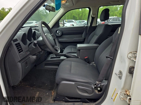 2011 Dodge Nitro SE z VIN 1D4PT2GK2BW589063, wystawiony jako IAAI lot #42408917 z przebiegiem 160 504 mil mil oraz . Historia ofert i sprzedaży dostępna na DreamBid. Obrazek 57.