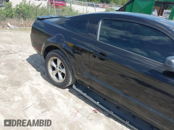 2009 Ford Mustang with VIN 1ZVHT80NX95137108, listed as a IAAI auction lot 42530615 with 134,881 mi miles and . Bid and sale history available at DreamBid. Image 13.