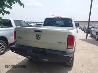 2018 Ram 2500 Big Horn z VIN 3C6UR5DL8JG341532, wystawiony jako IAAI lot #42259456 z przebiegiem 184 762 mil mil oraz . Historia ofert i sprzedaży dostępna na DreamBid. Obrazek 17.