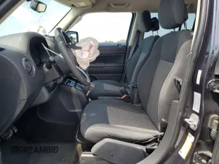2014 Jeep Patriot Altitude with VIN 1C4NJPBA4ED927701, listed as a Copart auction lot 58413245 with 107,168 mi miles and Clean title. Bid and sale history available at DreamBid. Image 7.