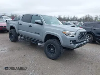 2021 Toyota Tacoma SR z VIN 3TMCZ5AN5MM372821, wystawiony jako IAAI lot #41886586 z przebiegiem 68 878 mil mil oraz . Historia ofert i sprzedaży dostępna na DreamBid. Obrazek 1.